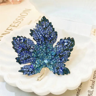 Luxury Maple Leaf Crystal Brooch – Sparkling Rhinestone Leaf Pin for Women, Autumn Winter Fashion Jewelry Gift