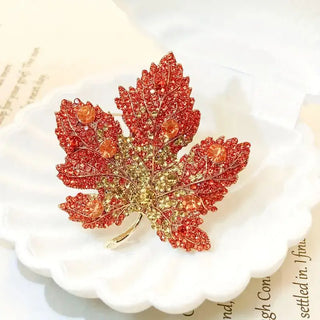 Luxury Maple Leaf Crystal Brooch – Sparkling Rhinestone Leaf Pin for Women, Autumn Winter Fashion Jewelry Gift