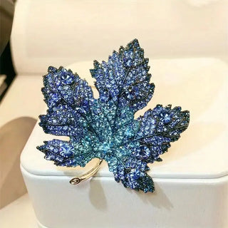 Luxury Maple Leaf Crystal Brooch – Sparkling Rhinestone Leaf Pin for Women, Autumn Winter Fashion Jewelry Gift