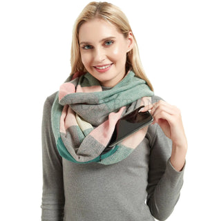 Women's Cashmere Pocketed Scarf